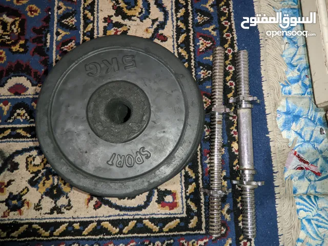 4 طارات جلد 5 كيلو و 2 بار دمبل للبيع بسعر مغري