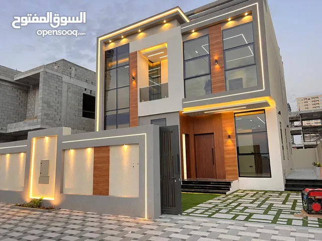 فيلا فاخرة بموقع متميز وراقي للبيع في الحليو