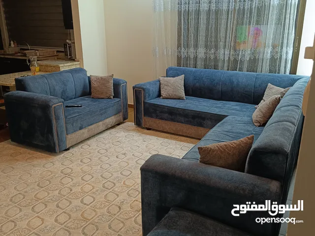 طقم كورنر بحالة جيدة للبيع 8 مقاعد +بفة موجود في عمان دير غبار