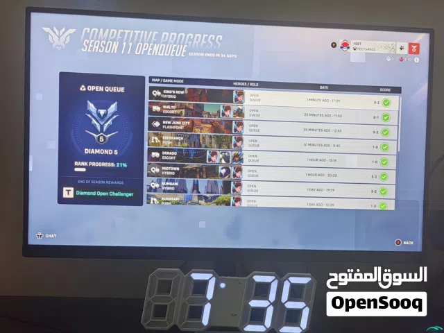 شاشة LG مكتبية + ساعة مكتبية رقمية