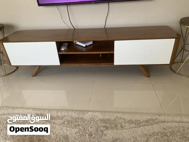 طاولة تلفزيون من الخشب الممتاز Television table excellent wood