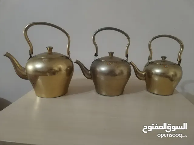 اباريق شاي نادر وقديم قاعده عريضه وعنق طويل مائل..