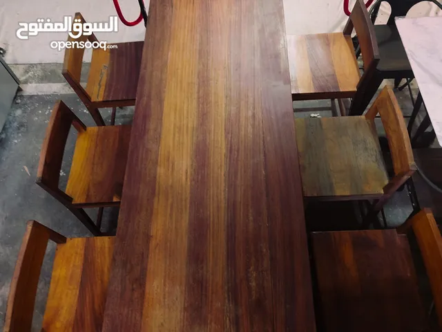 طاول مطاعم