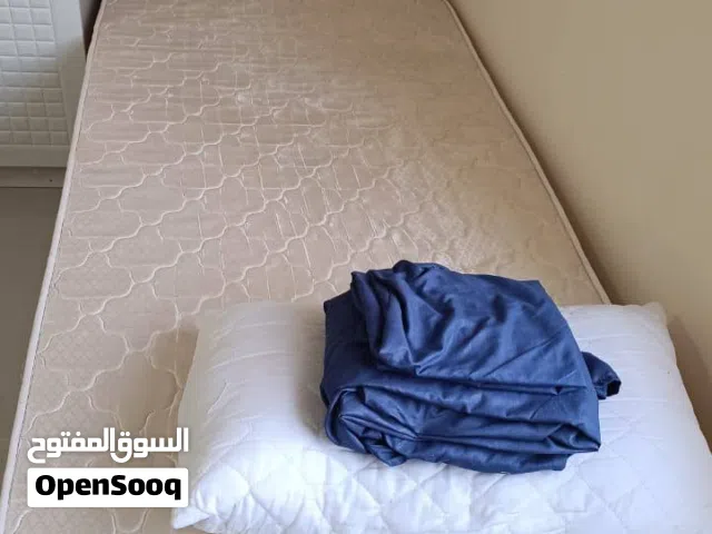 سرير مفرد مع مرتبه