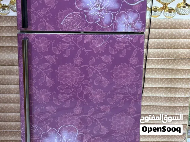 ثلاجة نظيفة جداً للبيع