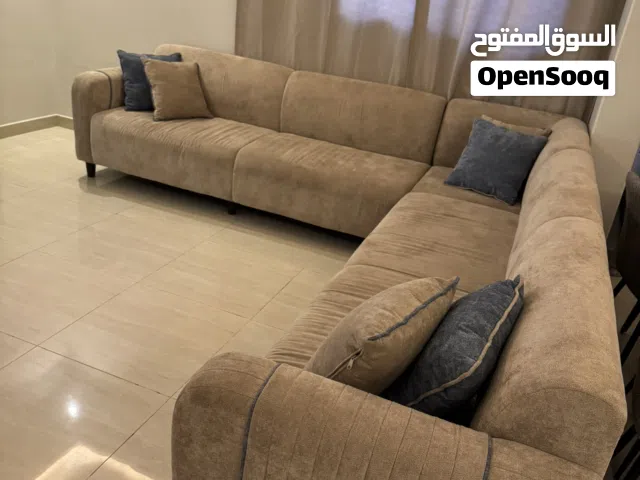 كنب مستعمل مدة خمس شهور