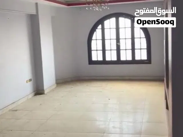 شقه للايجار علي شارع شبرا مصر العمومي