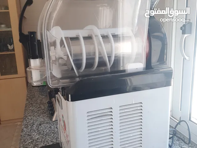 ألة لصنع المثلجات و العصائر