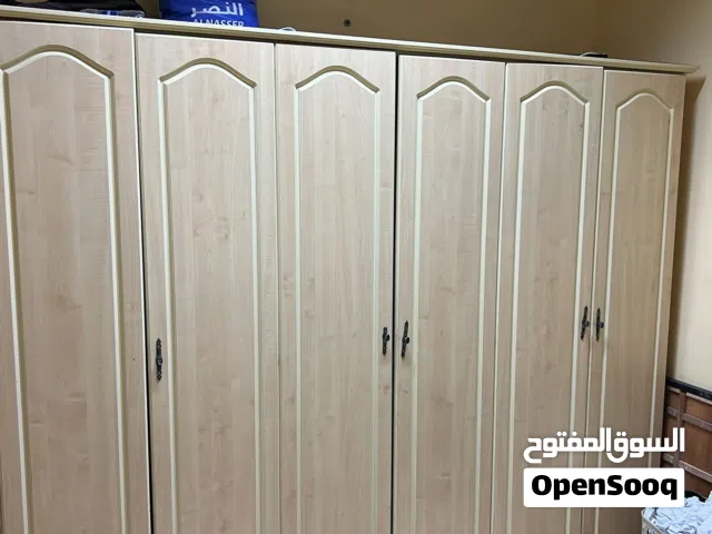 كبت يحتوي على أربعة بيبان