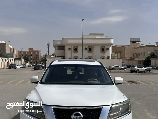 Nissan Pathfinder 2014 in Al Riyadh