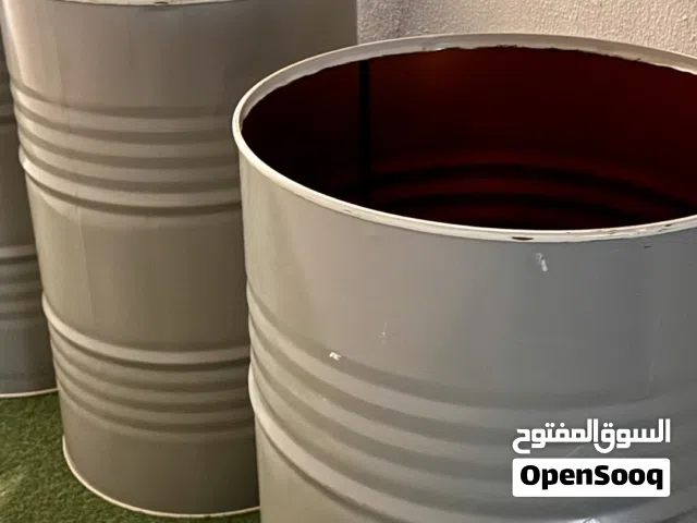 برميل معدني واحد كبير جداً ونظيف 55 جالون ( 208 لتر )