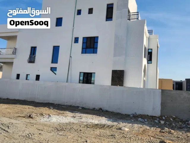 للايجار شقة دوبلكس جديدة وتشطيبات حديثة في الخوض مطله على وادي الخوض وبموقع جميل حواليها استراحات