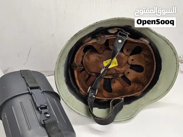 خوذه ومطرة ماء للجيش الالماني