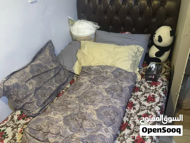 سرير جلد ممتاز قوي جدا كافي 2شخص