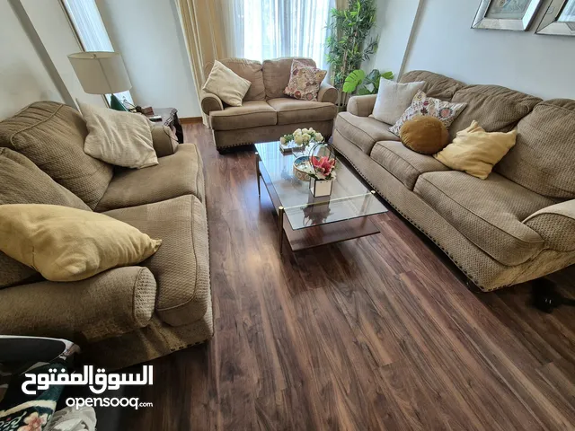 طقم ميداس 3 قطع 150دك و طاولة سفره 8 كراسي هوم سنتر 90دك