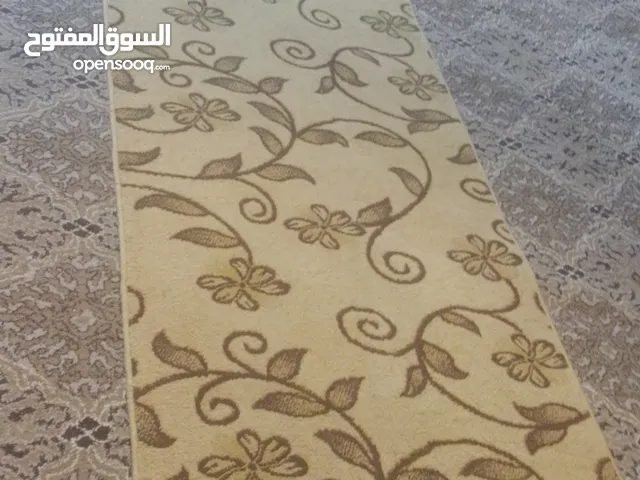 ثلاث ممرات سجاد طول الواحد 4 م عرض متر سعر 8 دنانير واحد