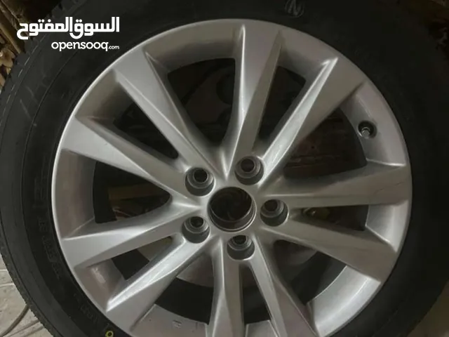 للبيع رنق واحد مع تاير كان راكب على سيارتي لكزس Es2011
