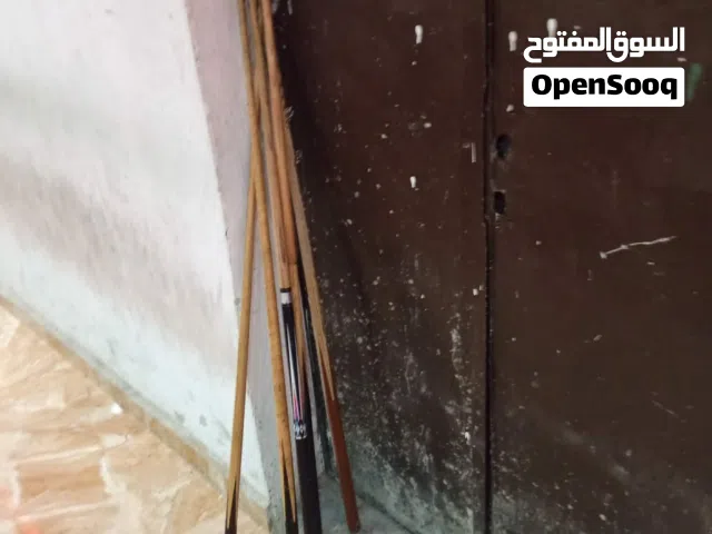 طاوله سنوكر مع طاباتها مع العصي