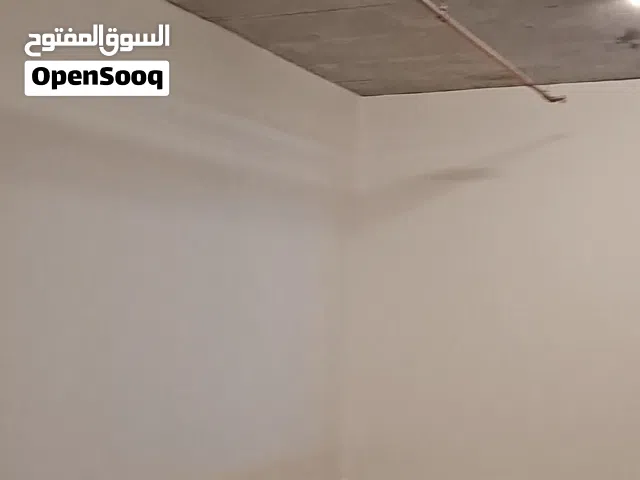 مخزن للايجار بالسالميه  مساحه 400 م نزلن درج