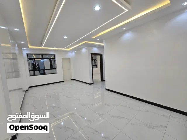 202 m2 5 Bedrooms Apartments for Sale in Sana'a Bayt Baws