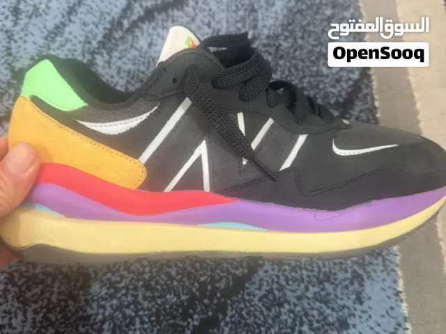 للبيع 4 جواتي مقاس 46 كلهم علي 30 دينار كلهم لبسه وحده فيهم نيو بلانس اصلي يستاهل 30 وحده