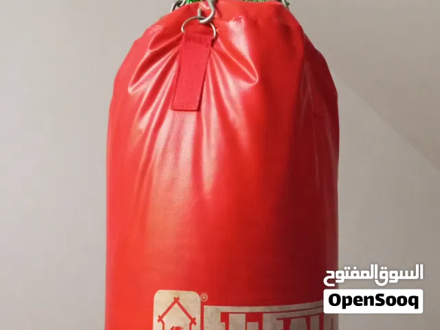 boxing bag for sale  brand elflah 35 kg bag  and good condition  used 1 year  buy brand new للبيع كي