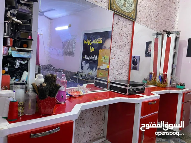 ميز صالون نضيف هوه والمرايات سعره 300 وبي مجال