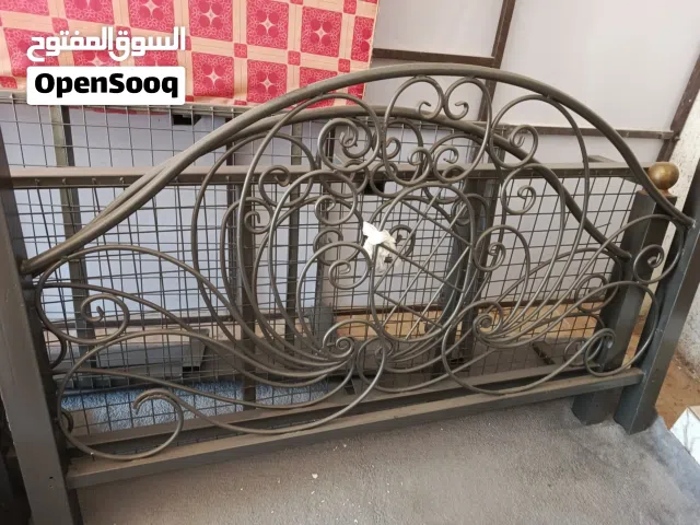 تخت حديد مجوز مع فرشته