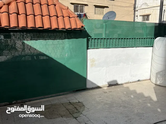 شقة للبيع طابق أرضي 135م مع ترس وكراج سيارة خاص الزرقاء الجديدة قرب جمعية عثمان