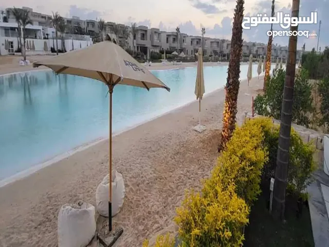 R- للبيع في ازها راس الحكمه الساحل الشمالي شاليه 143م 3غرف متشطب بالتكيفات و المطبخ بالتقسيط