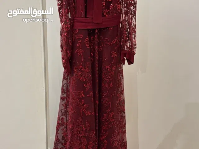 فستان سهرة  لون أحمر المصمم ايلي صعب