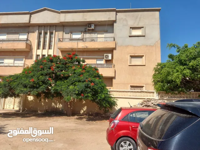 250 m2 More than 6 bedrooms Villa for Sale in Benghazi Al-Rahba