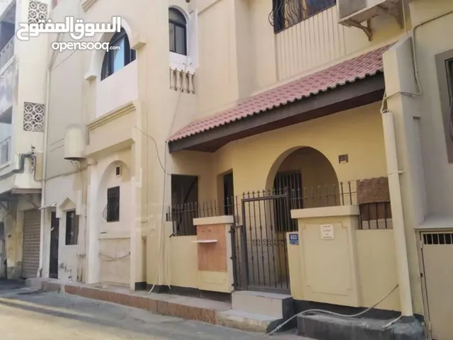 منزل من 3 طوابق للبيع منطقه البديع
