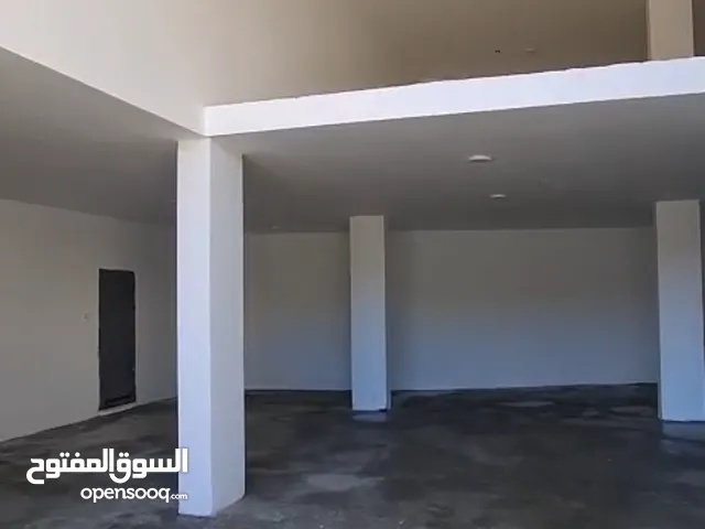 مخازن تجارية للبيع