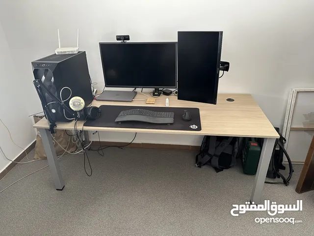 مكتب عرض 180سم عمق 80سم مستعمل بحالة ممتازة. متوفر حبتين