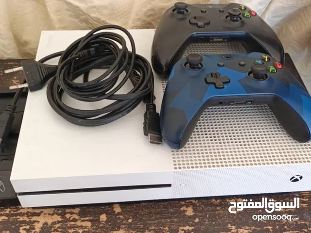 اكس بوكس ون اس بحالة ممتازة شوف الوصف