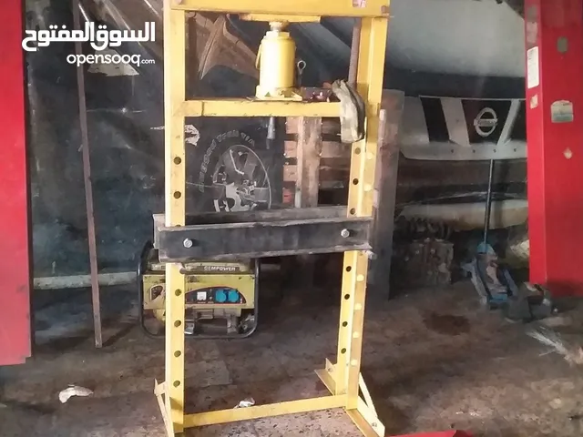 معدات ورشة مستعملة للبيع