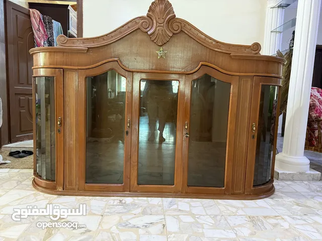 طاولة مع انتريه للبيع