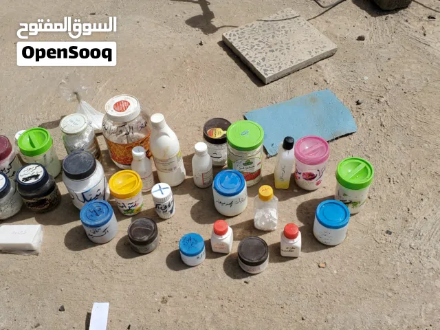 ادوات معمل استخراج معادن مع بعض المواد الكيميائية بنصف القيمه