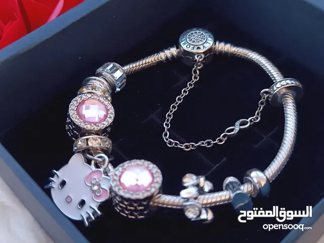 تصفية على اساور باندورا مع التشارمز فقط ب9 دنانير
