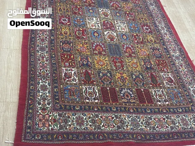 Handmade carpet. سجادة مصنوعة يدوياً