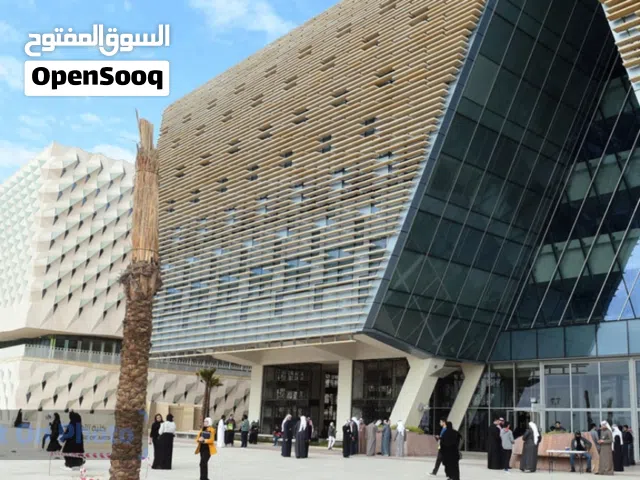 مدرس تاريخ ومواد تربوية واجتماعية  وانثربولوجي