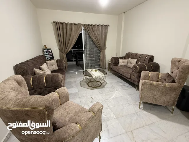 صالون للبيع