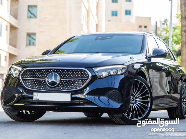 Mercedes E200 2024 Mild hybrid Amg kit السيارة بحالة ممتازة جدا و قطعت مسافة 2500 كيلو متر فقط