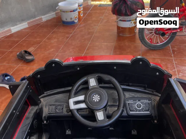 سيارة اطفال