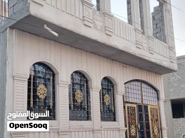 منزل سكني للبيع وبسعرعرطه مسلح قواعد وعمدان والسقف هردي يبعد عن الشارع العام 20متر تماما