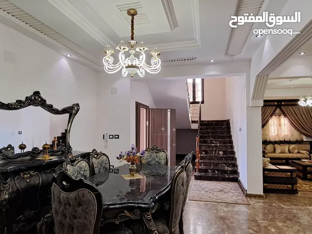 240 m2 More than 6 bedrooms Villa for Rent in Tripoli Edraibi