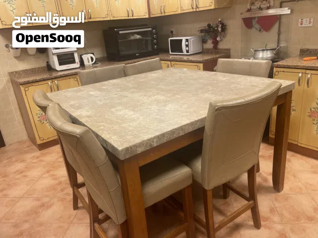 طاوله طعام ل 8 اشخاص