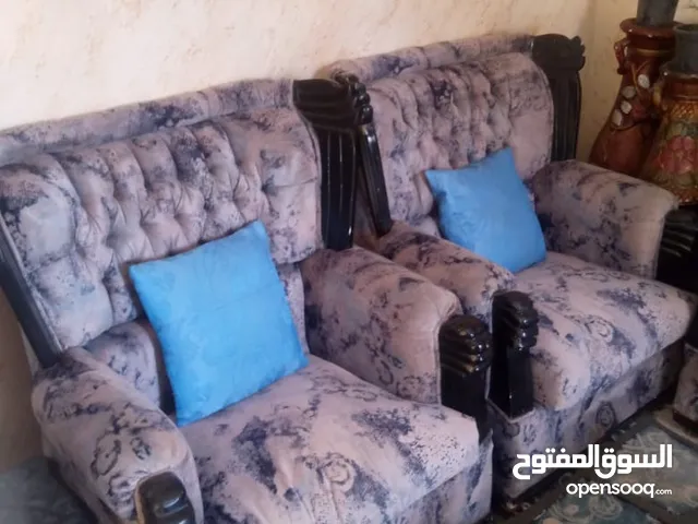 كنب للبيع مع الطاولات