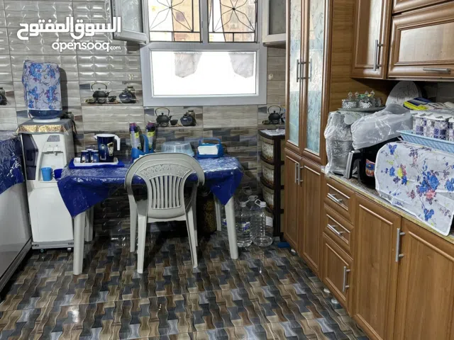 شقة الدور الاول حي الاسلامي مربع 19 مقابل مدرسة ابي ذرالغفاري